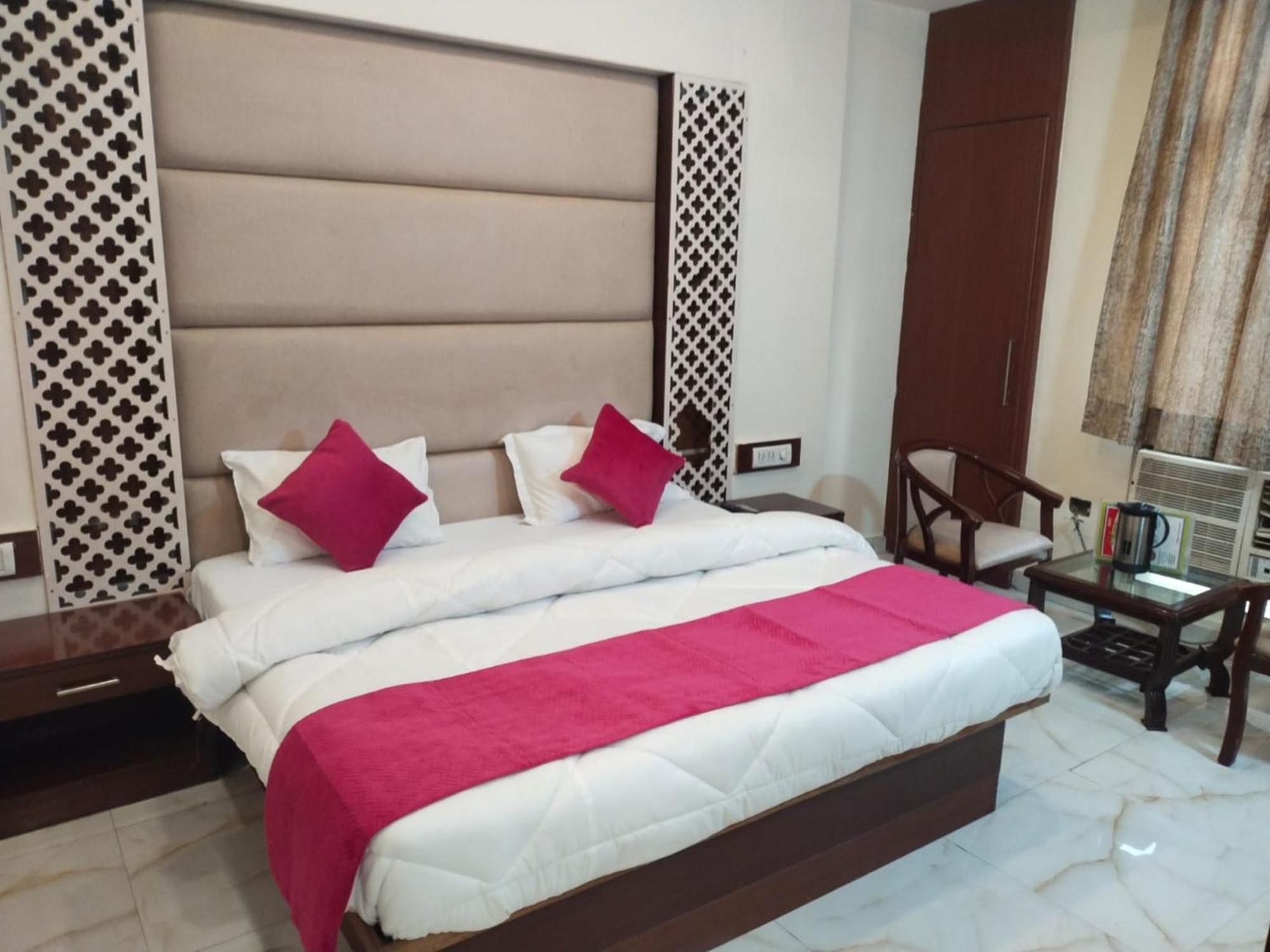 Hotel Lav Kush Deluxe At Paharganj นิวเดลี ภายนอก รูปภาพ